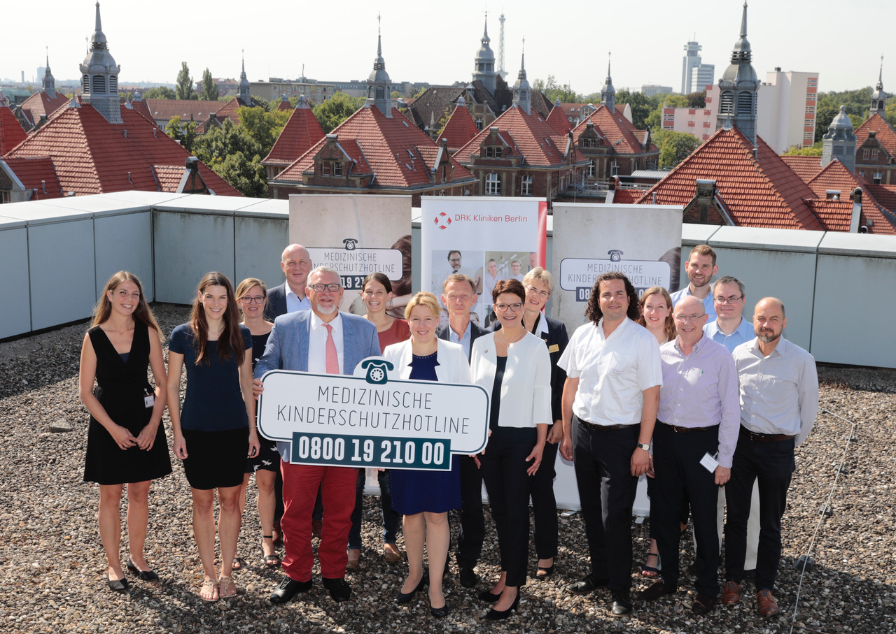 dkb_bm-giffey_kinderschutzhotline_2018-08-17-6.jpg
